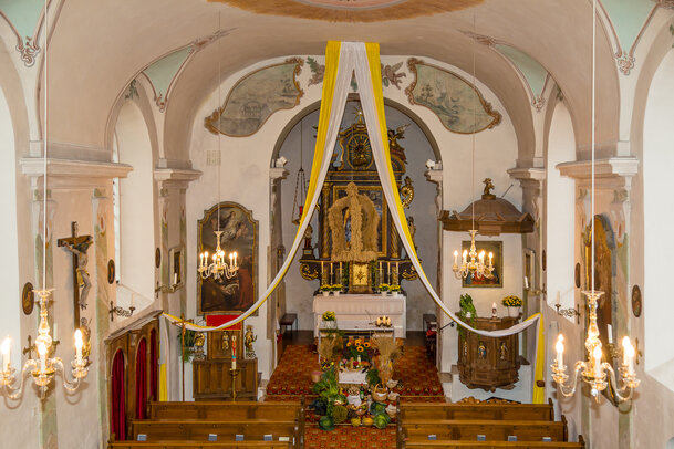 Thumbnail: _JA 24123 Erntedank in Hohenried, Kirche.jpg